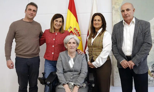 La Presidenta de Cantabria anuncia ayudas históricas para personas con ELA